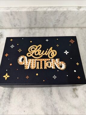Louis Vuitton Beige Dust Pouch with Navy flip top purse box